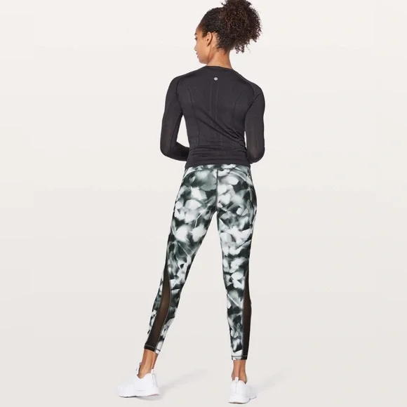 16L6. Lululemon Train Times 7/8 Pant 25" Blush Blossom Alpine White Black - Picture 3 of 9